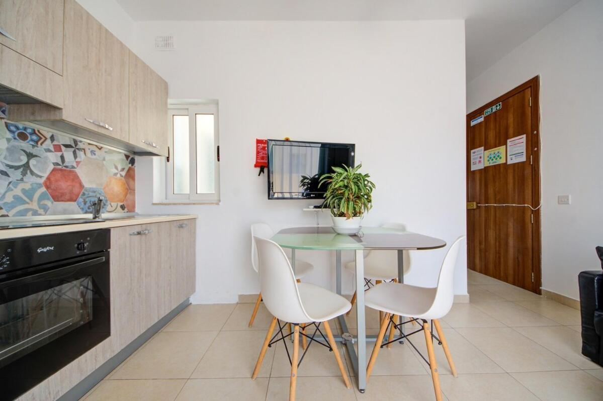 Azure Haven - Gzira Apartments And Penthouse By Shortletsmalta Phòng bức ảnh