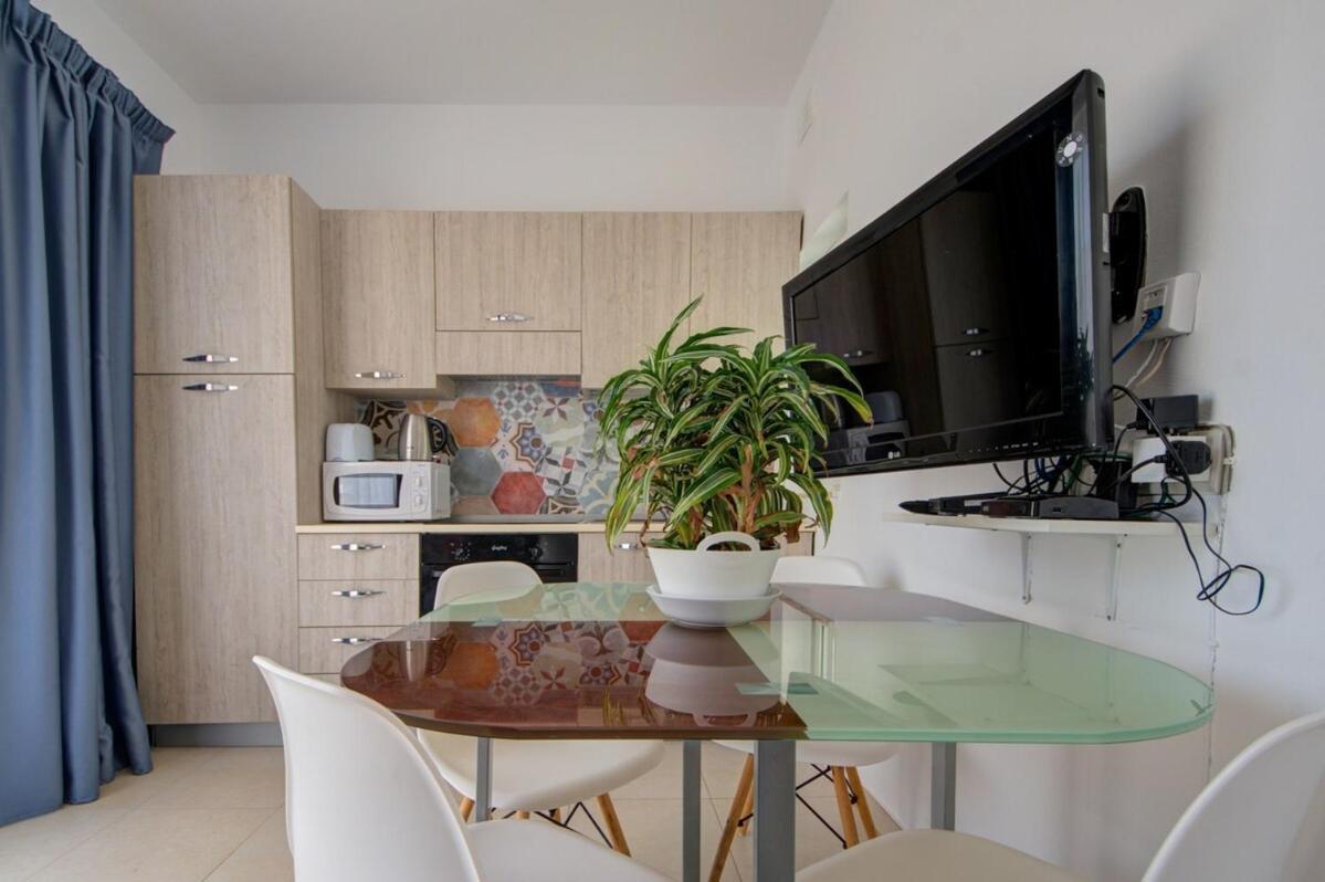 Azure Haven - Gzira Apartments And Penthouse By Shortletsmalta Phòng bức ảnh